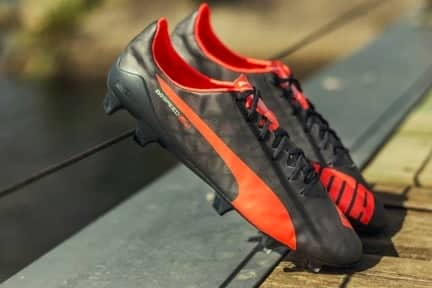 彪馬黑紅配色evoSPEED SL足球鞋.png
